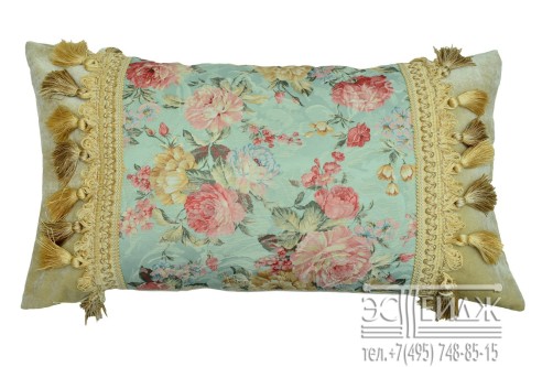 Подушка декоративная с цветочным узором (бежевый)
